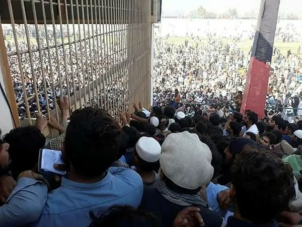 Son dakika: O ülkede vize izdihamı! Çok sayıda ölü ve yaralılar var!-3