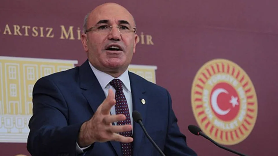 chpli-mahmut-tanalin-degisim-videosu-alay-konusu-oldu-1782588762631.jpeg CHP'li Mahmut Tanal’ın değişim videosu alay konusu oldu-2
