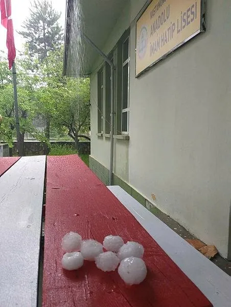 Son dakika: Kastamonu'da ceviz büyüklüğünde dolu yağdı!-4
