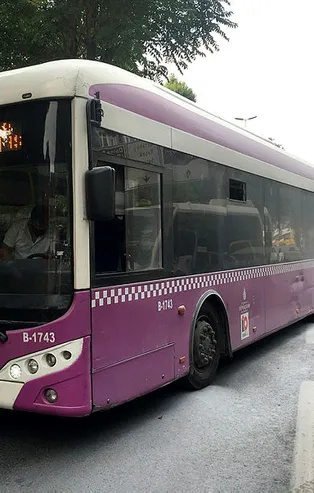 Seyir halindeki halk otobüsünde yangın paniği