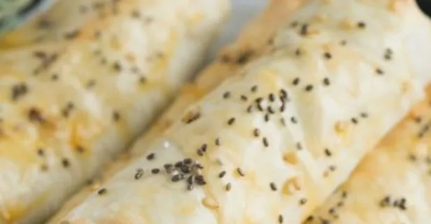 1 kere yapın 12 ay yiyin: Sahurda 15 dakikada çıtır buzluk böreği!