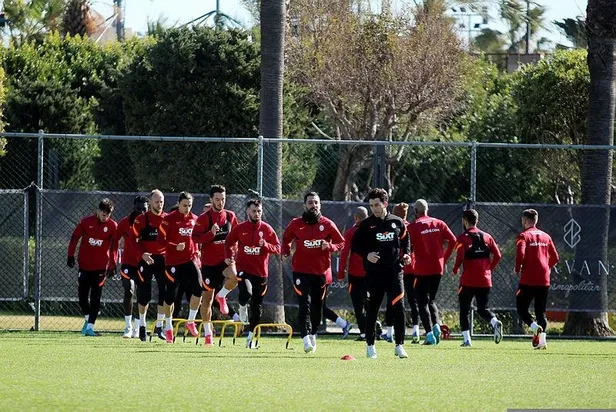 Galatasaray’da kritik Alanyaspor maçı öncesi şok gelişme! Antalya'da kumar oynadı, nargile içip alem yaptılar-2