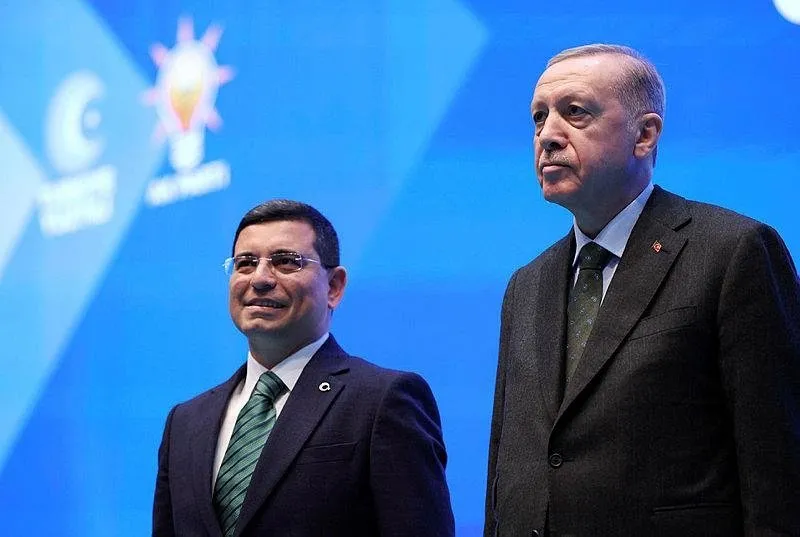 Başkan ve AK Parti Genel Başkanı Recep Tayyip Erdoğan, Antalya Expo Fuar Alanı Kongre Merkezi'nde düzenlenen AK Parti'nin 31 Mart'ta yapılacak Mahalli İdareler Genel Seçimleri için Antalya'nın ilçelerinde gösterdiği belediye başkan adayları tanıtım programına katıldı. 