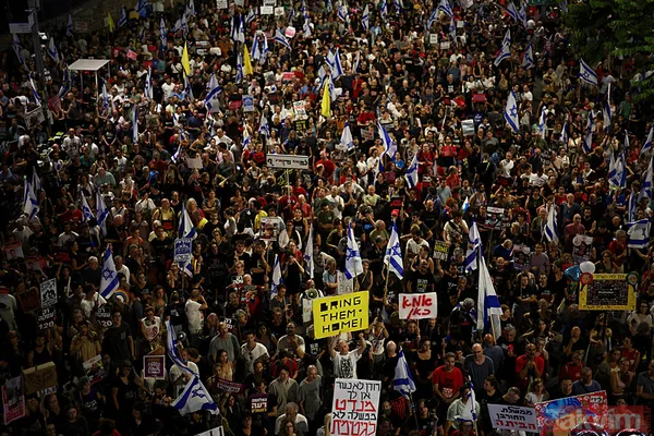 Tel Aviv'de isyan ateşi büyüyor! Katil Netanyahu'nun istifası için on binlerce İsrailli yine sokaklara akın etti - 41