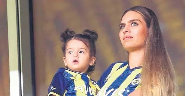Amine Gülşe Fenerbahçe forması giydi Galatasaray taraftarlarından tepki yağdı!