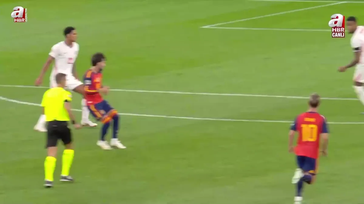 İspanya soğukkanlı vuruşla yeniden önde! Gol: Mikel Oyarzabal