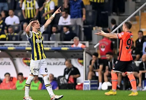 ismail-kartal-yonetimindeki-fenerbahce-futboluyla-keyif-veriyor-kanarya-6-haftadir-zirveyi-birakmiyor-1696024657687.jpeg İsmail Kartal yönetimindeki Fenerbahçe futboluyla keyif veriyor! Kanarya 6 haftadır zirveyi bırakmıyor-2