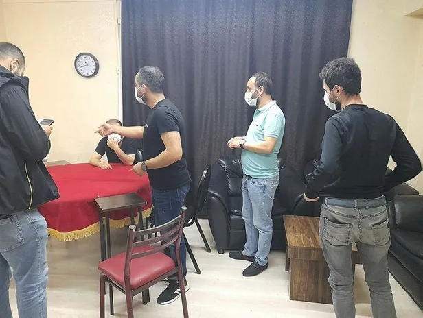 SON DAKİKA: Polisi gören terasa kaçtı! Bağcılar'da 6 mekana kumar baskını: 95 kişiye 329 bin 555 TL para cezası-4