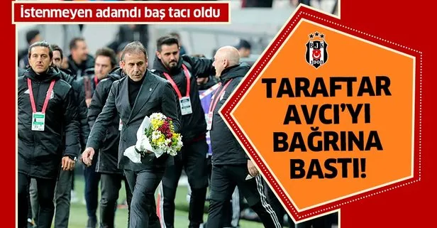 Beşiktaş taraftarı Abdullah Avcı’yı bağrına bastı