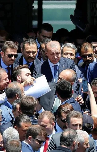 Başkan Recep Tayyip Erdoğan, cuma namazını Başyazıcıoğlu Camisi'nde kıldı