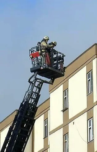 İstanbul Başakşehir'de sanayi sitesinde yangın! Bölgeye çok sayıda ekip sevk edildi