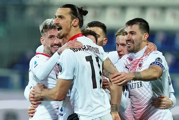 serie-ada-lider-milan-ibrahimovicin-golleriyle-cagliariyi-deplasmanda-2-0-yendi-1611009503705.jpg
