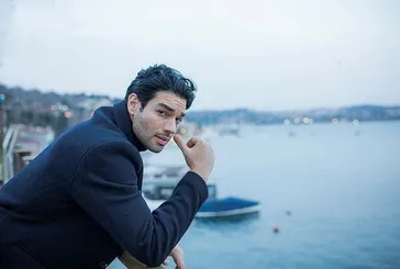 Şükrü Özyıldız ve Sibil Çetinkaya trafikte yakayı ele verdi!  İkili, gazetecileri görünce öyle bir şey yaptı ki...
