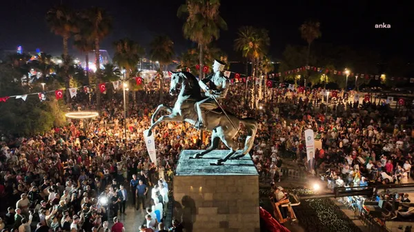 CHP heykel belediyeciliğine tam gaz devam ediyor! Antalya Finike'de Atatürk heykeline konserli açılış-2