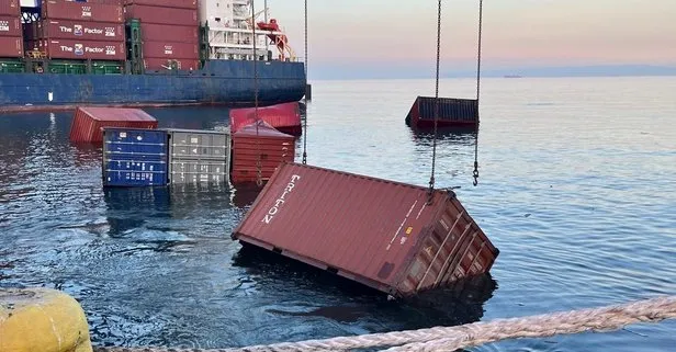 İstanbul Beylikdüzü’nde konteynerler bir bir denize döküldü! İşte o anlar...