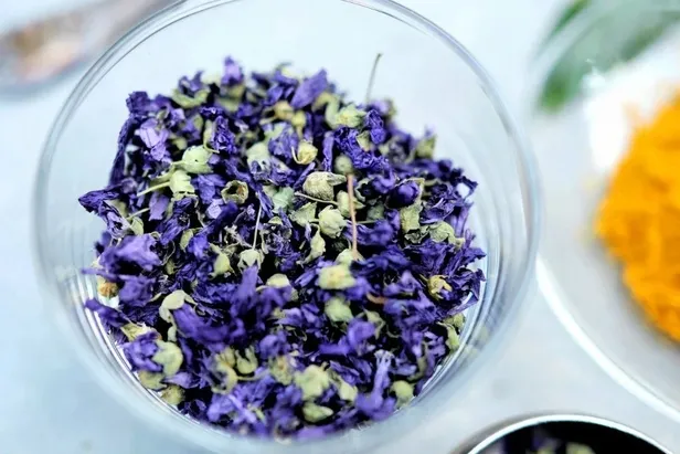 ebegumeci-cayi-faydalari-nelerdir-ebegumeci-cayi-neye-iyi-gelir-nasil-yapilir-1655444589751.jpeg Ebegümeci çayı neye iyi gelir, nasıl yapılır? Ebegümeci çayı faydaları nelerdir?-8