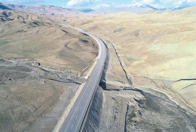 Sarp dağlar tünellerle aşıldı!