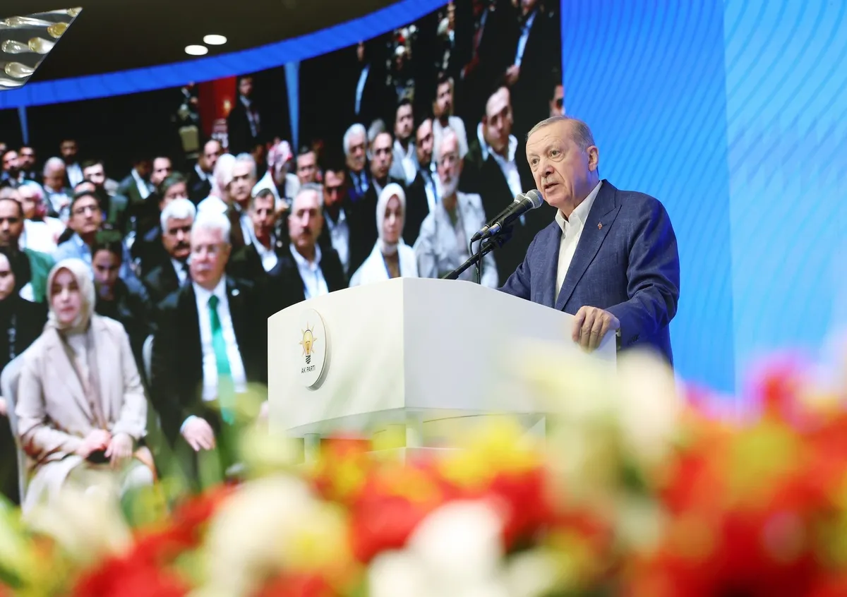 baskan-erdogandan-sakaryada-manifesto-gibi-konusma-israili-titretecek-sozler-ak-parti-teskilatina-uyari-meydan-1782650724910.jpeg Başkan Erdoğan'dan Sakarya'da manifesto gibi konuşma! İsrail'i titretecek sözler | AK Parti teşkilatına uyarı: Meydanın hakkını verin-2