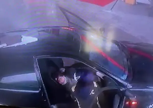 istanbul-sultanbeylide-esinin-hastaneye-yetistirmeye-calistigi-hamile-kadin-akaryakit-istasyonunda-dogurdu-1618988350406.jpg İstanbul Sultanbeyli'de eşinin hastaneye yetiştirmeye çalıştığı hamile kadın akaryakıt istasyonunda doğurdu-6