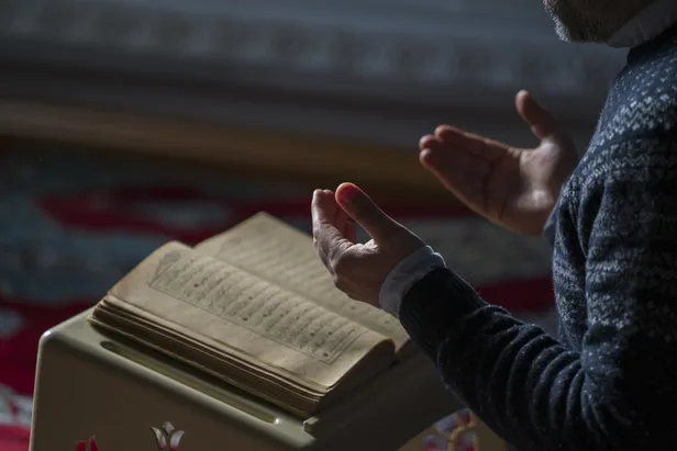 Kadir Gecesi'nde çekilecek tesbihler ve zikirler... 🙏Kadir Gecesi duası nasıl okunur? 🙌Kadir Suresi Arapça okunuşu ve Türkçe anlamı!-4
