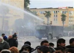 Bu sefer de Arnavutluk karıştı