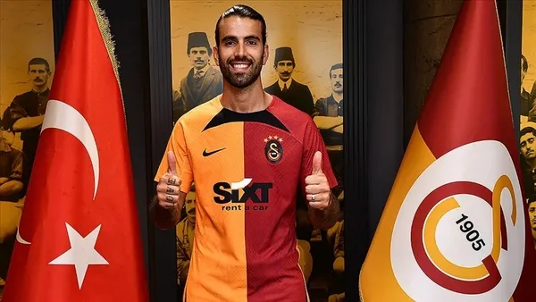 galatasarayda-transfer-bombalari-bir-bir-patladi-buyuk-degisim-1659691541785.jpg