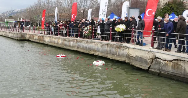 Üsküdar Vapuru faciası anmasında denize karanfiller bırakıldı