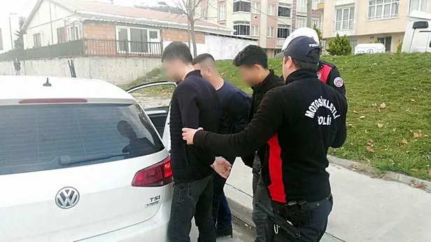 Esenyurt'ta hareketli dakikalar! Uygulamadan kaçan şüpheli, polis ekipleri tarafından kıskıvrak yakalandı-1