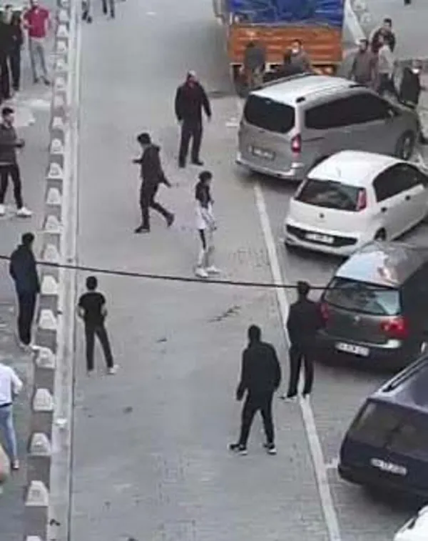 istanbulda-dehset-anlari-baltali-kavga-kamerada-1617084129780.jpg