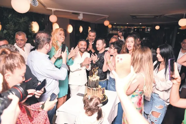 pazartesi-aksami-ekranlara-giris-yapan-sevmek-zamani-izleyiciyi-mest-etti-1655840661441.jpeg Pazartesi akşamı ekranlara giriş yapan 'Sevmek Zamanı' izleyiciyi mest etti!-11