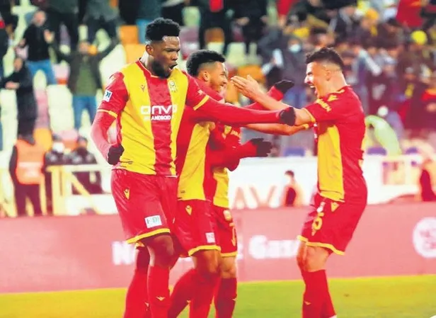 3-buyuklerden-yakin-takip-alanyasporun-21-yasindaki-yukselen-yildizi-oguz-aydin-dikkat-cekiyor-1646434945612.jpeg 3 büyüklerden yakın takip! Alanyaspor’un 21 yaşındaki yükselen yıldızı Oğuz Aydın dikkat çekiyor-11