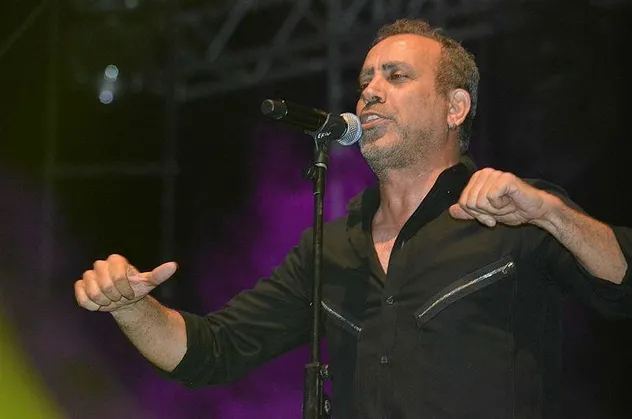 Şarkıcı Haluk Levent PKK'yı lanetleyip HDP mağduru annelere destek verdiği için linç edildi!