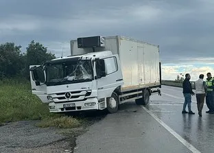 İZLE I Bursa’da ani fren yapan kamyona 2 araç çarptı!