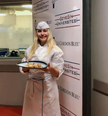 Masterchef Ece Aysal hikayesiyle izleyiciyi kahretti! Somer Sivrioğlu gözyaşlarını tutamadı! Disleksi hasta olan Ece Aysal kimdir?-7