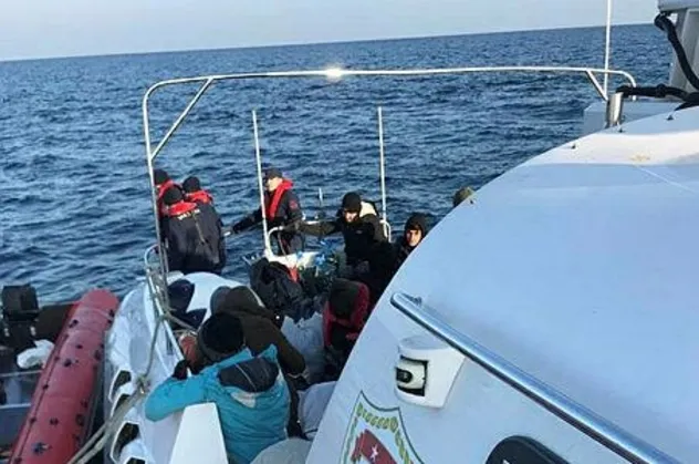 Son dakika: Enez’de bot içerisindeki 14 düzensiz göçmen yakalandı