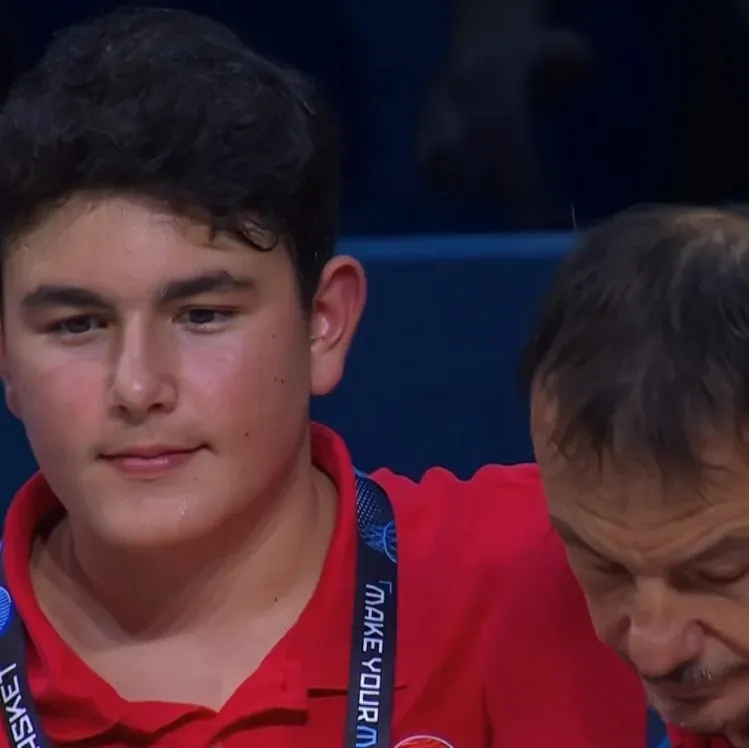 Ataman gözyaşlarına hakim olmakta zorlandı!