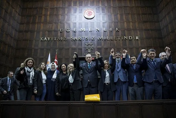 baskan-erdogandan-ak-parti-grup-toplantisinda-mujdeleri-siraladi-iki-bayrami-bir-arada-yasayacagiz-elektrik-ve-1680098444394.jpeg Başkan Erdoğan'dan AK Parti Grup Toplantısında müjdeleri sıraladı: İki bayramı bir arada yaşayacağız... Elektrik ve doğal gaza indirim!-8