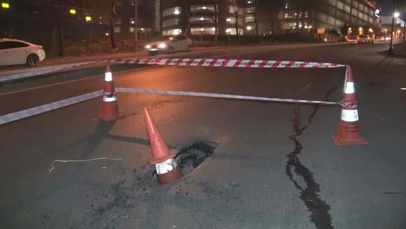 İstanbul Esenyurt'ta 'çatlak'tan sonra şimdi de yol çöktü-2