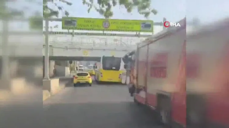 Yenikapı’da İETT otobüsü üst geçide sıkıştı