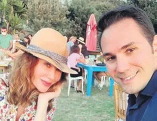 Dedikodulara inat el ele