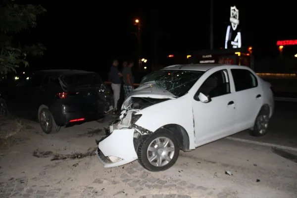 ibre-130da-takili-kaldi-elazigda-feci-kazada-2-kisi-yaralandi-1657784143435.jpg İbre 130'da takılı kaldı! Elazığ'da feci kazada 2 kişi yaralandı-6