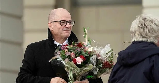 18 yaşındaki lise öğrencisiyle yasak ilişki yaşadığı ortaya çıkan Norveç Savunma Bakanı Enoksen istifa etti