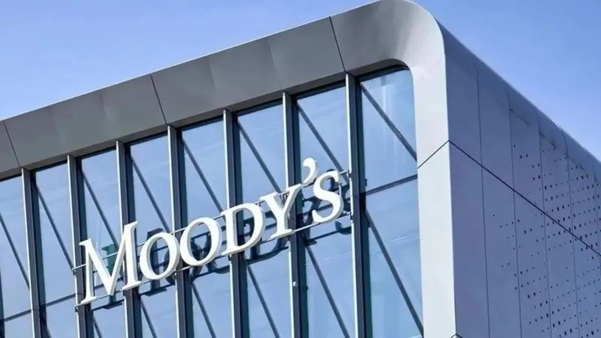 Fransa'ya Moody's şoku! Kredi notunu düşürdü: Mali riskler artıyor