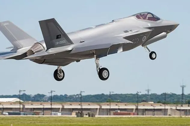 Türk F-35’lerinin ilk uçuşu görüntülendi!