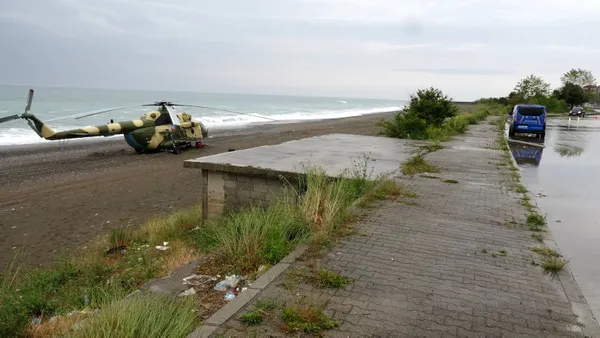 giresun-tirebolu-sahiline-1-gun-arayla-2-kez-acil-inis-yapan-azerbaycan-hava-kuvvetlerine-ait-mi-17-tipi-helikopter-icin-parca-ve-muhendis-bekleniyor-1621689353192.jpg Giresun Tirebolu sahiline 1 gün arayla 2 kez acil iniş yapan Azerbaycan Hava Kuvvetleri'ne ait Mİ-17 tipi helikopter için parça ve mühendis bekleniyor-6