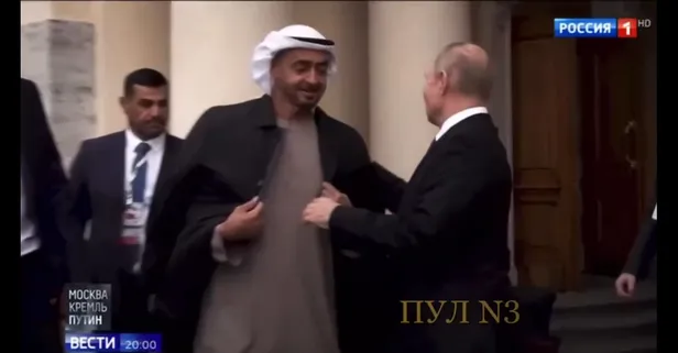 Vladimir Putin üşüdüğü için Birleşik Arap Emirlikleri Devlet Başkanı Al Nahyan'a montunu verdi