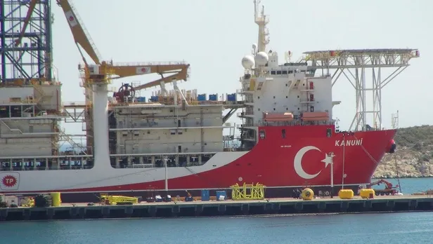 Kanuni göreve hazır: Kırmızı beyaza boyandı, Türk bayrağı işlendi - 5