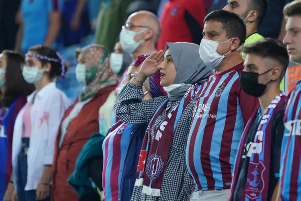 trabzonspor-kayipsiz-gidiyor-trabzonspor-2-1-sivasspor-mac-sonucu-1629742417937.jpg Trabzonspor kayıpsız gidiyor! Trabzonspor 2 - 1 Sivasspor maç sonucu-3