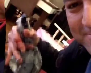 Masterchef programı ile ünlü olan Murat Özdemirden papağana işkence