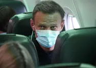 Son dakika: Rusyaya dönen muhalif Aleksey Navalnıy gözaltına alındı! Destekçileri de gözaltına alınmıştı